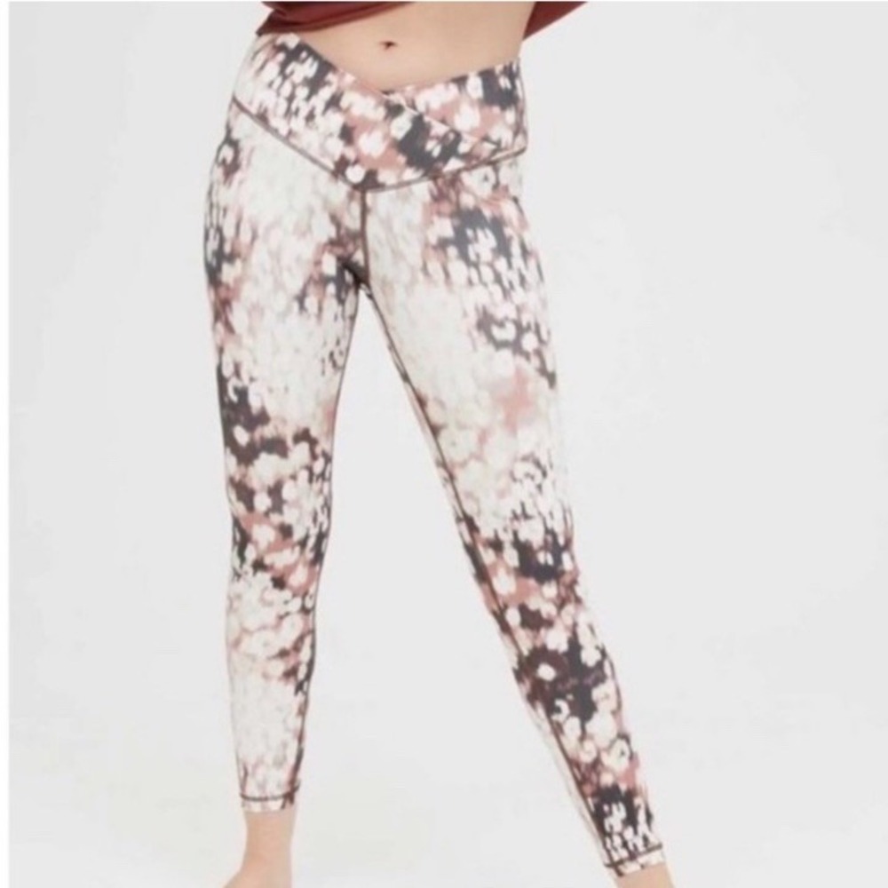 Aerie Offline Crossover Printed Leggings 7/8 Size Medium Short‎ Inseam Athletic